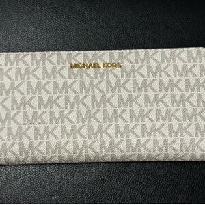 Michael Kors Monogram Key & Card Holder in Cream